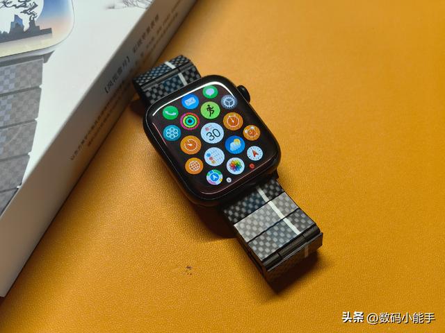 别具一格，质感拉满 _ PITAKA苹果Apple Watch彩碳表带开箱·