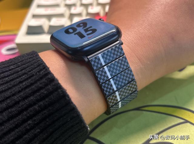 别具一格，质感拉满 _ PITAKA苹果Apple Watch彩碳表带开箱·